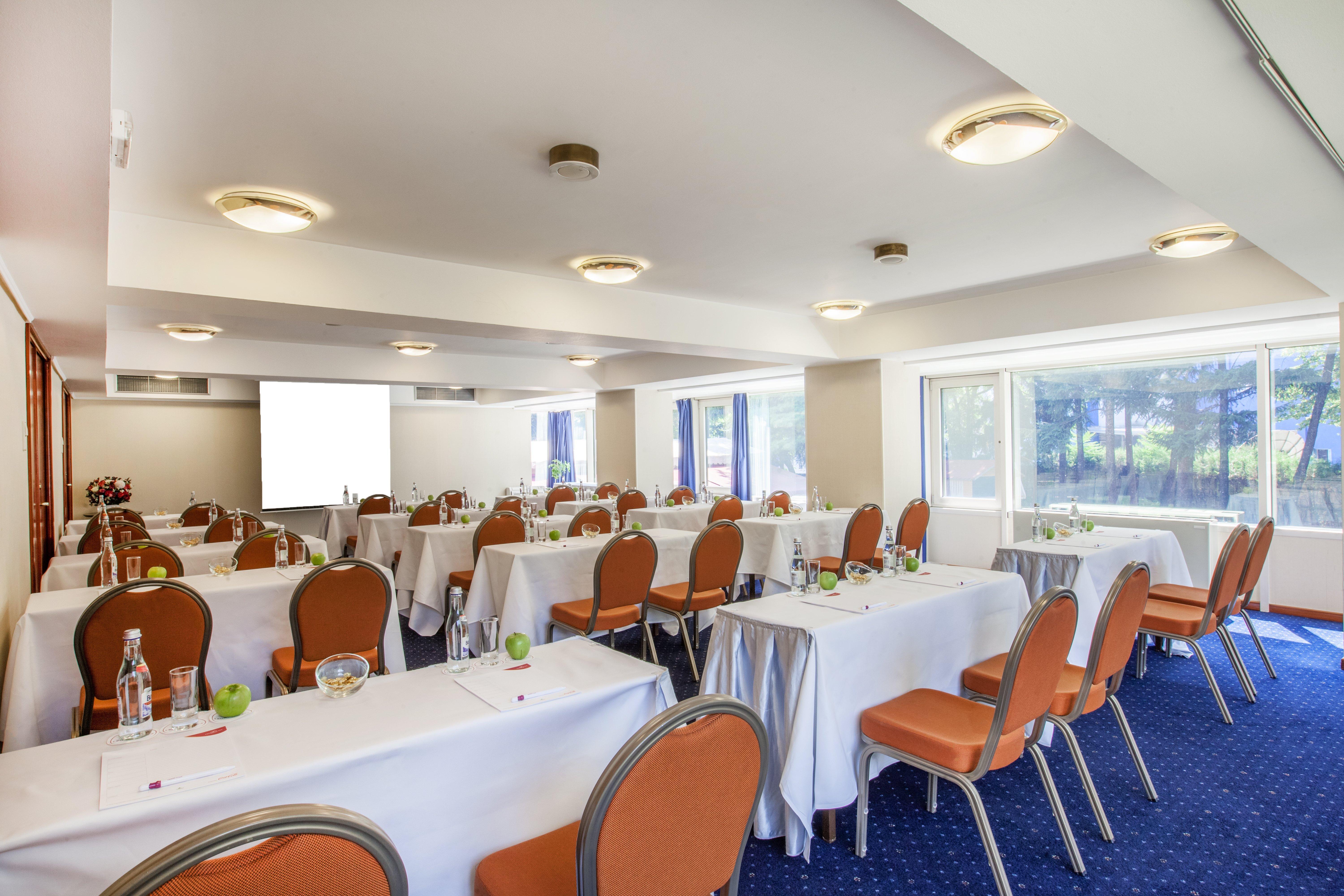 Crowne Plaza By Ihg Hotel
