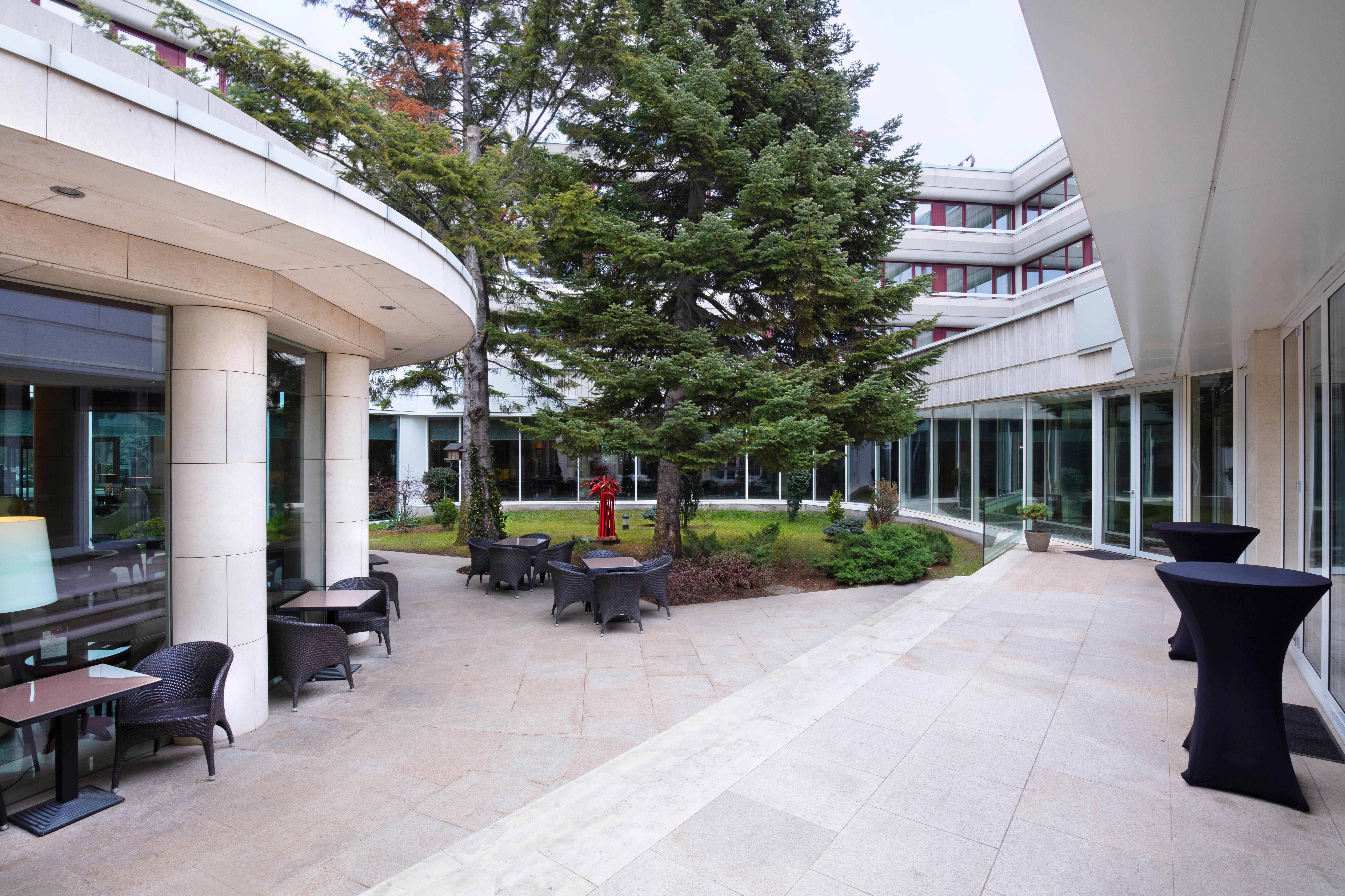Crowne Plaza By Ihg Hotel 4*