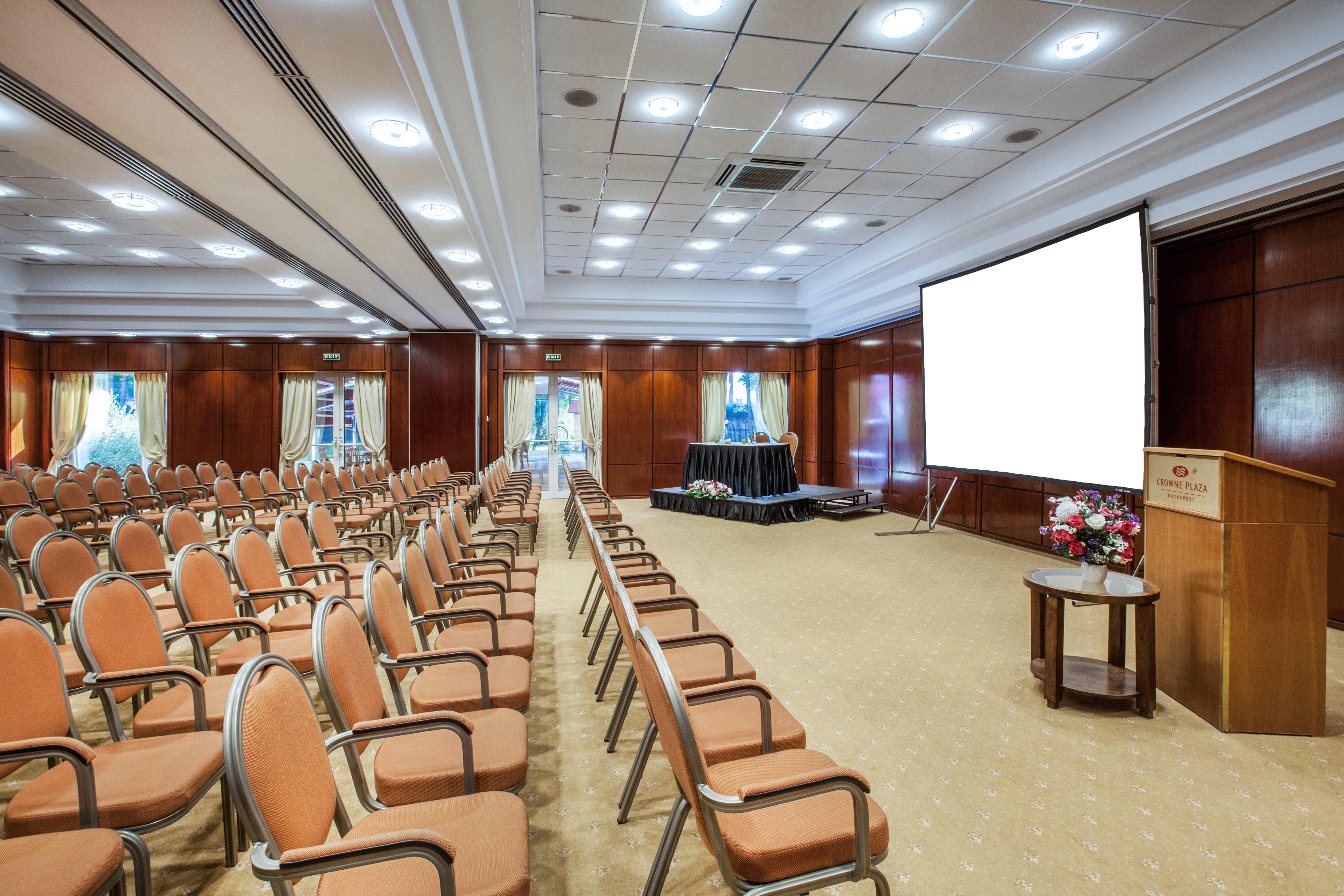 Crowne Plaza By Ihg Hotel 4*