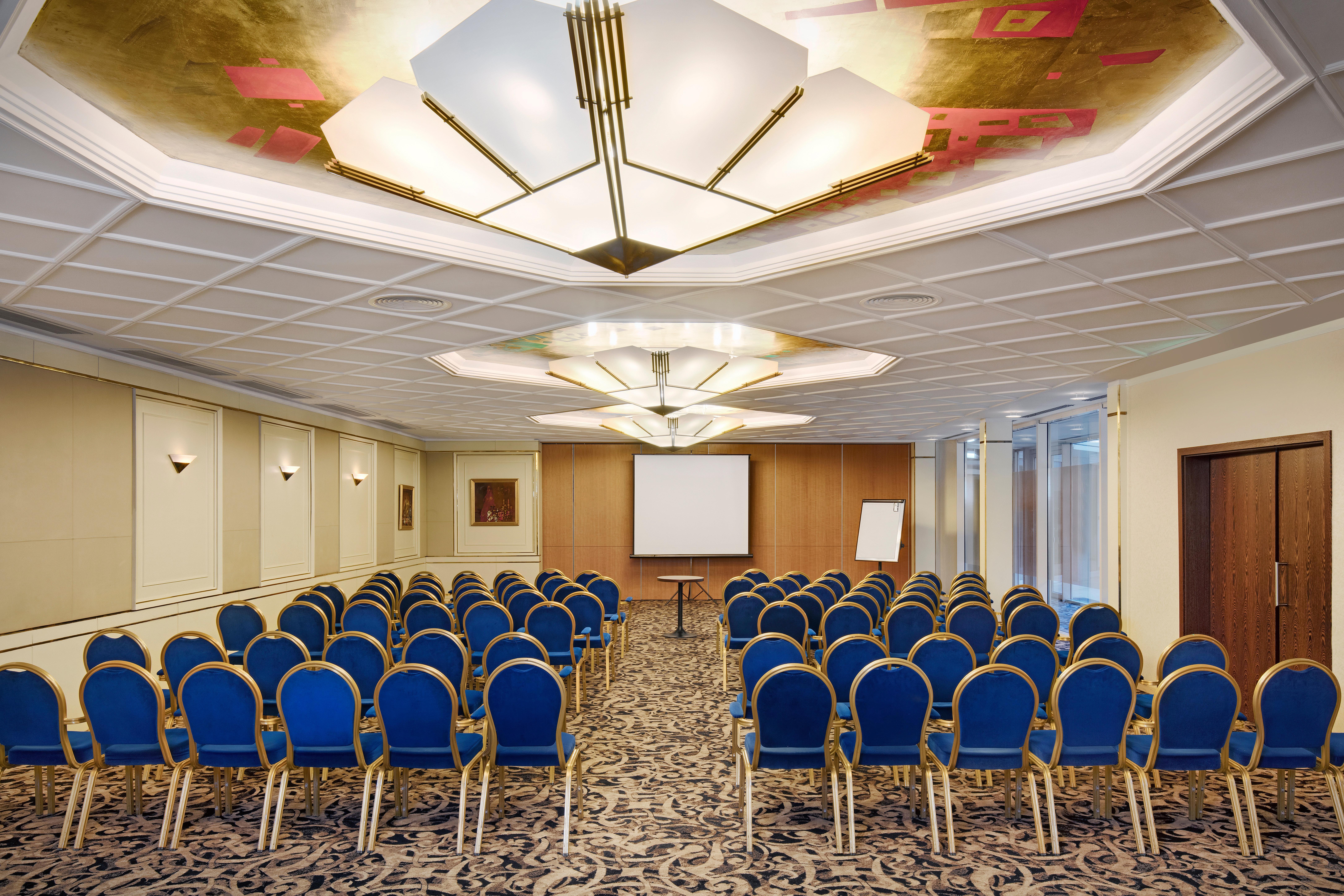 Crowne Plaza By Ihg 4*