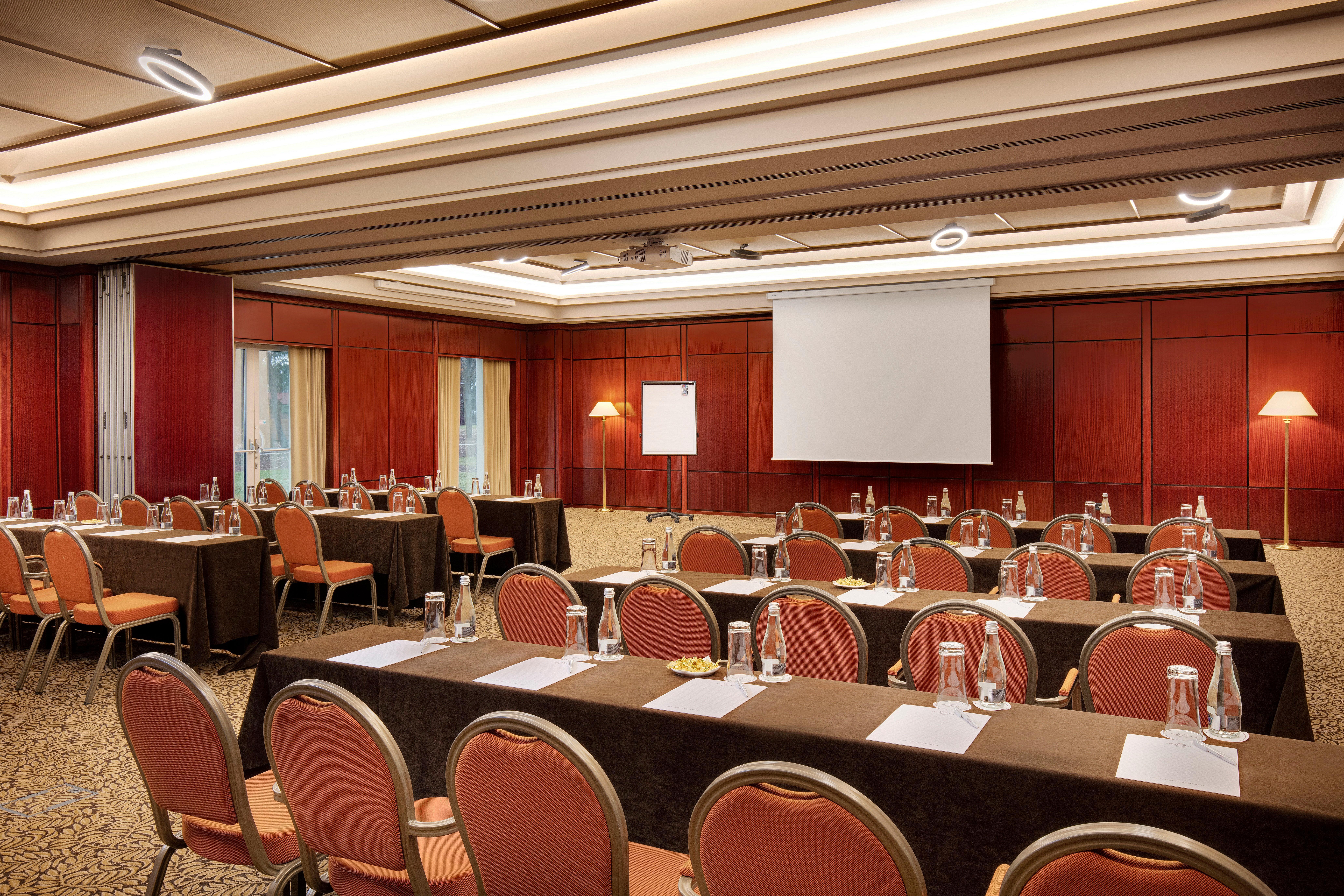 Crowne Plaza By Ihg Hotel