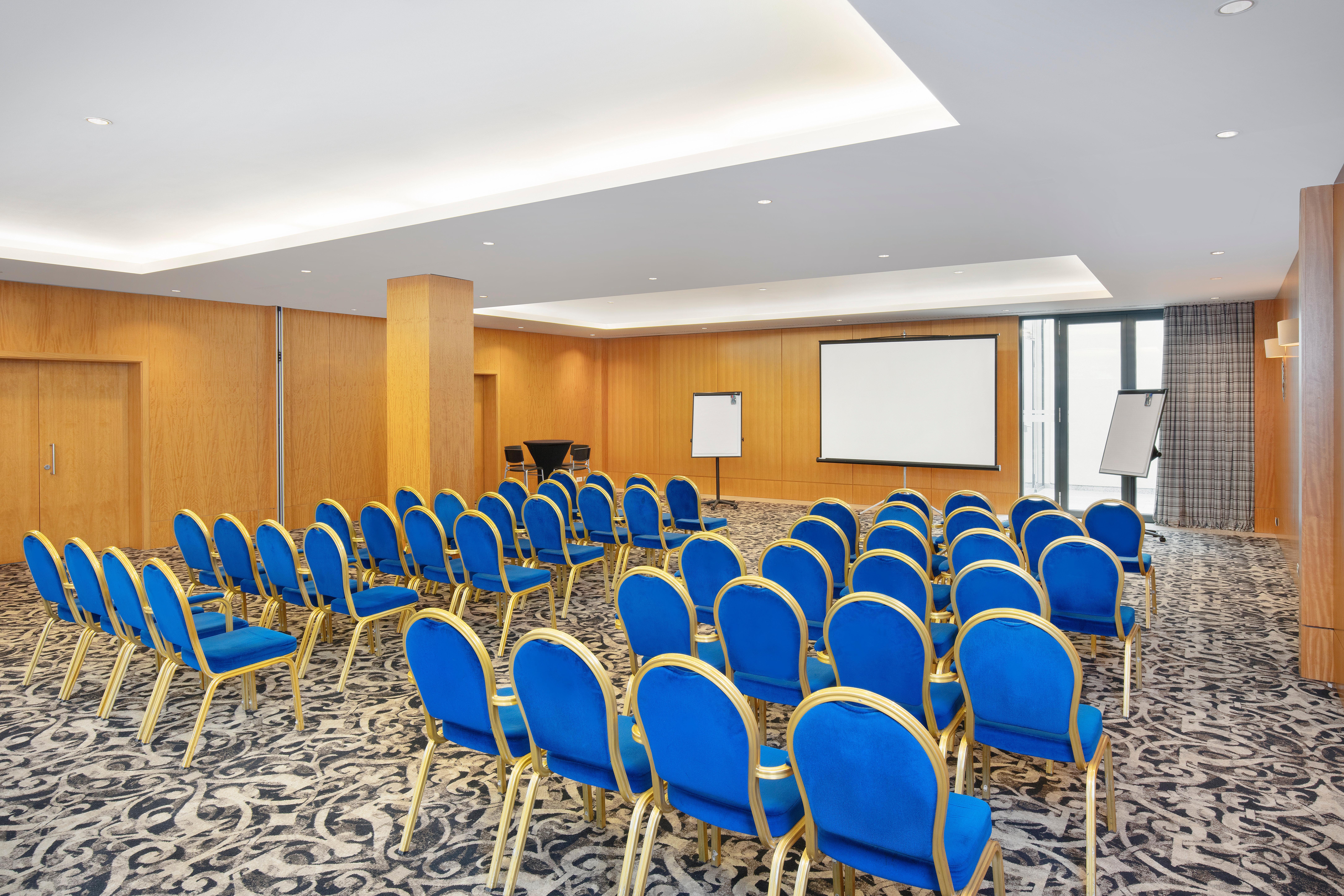 Crowne Plaza By Ihg 4*